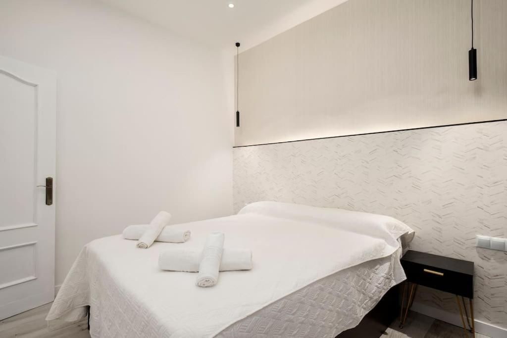 Newly Refurbished Modern 2-Bed Apartment In Heart Of Torremolinos Zewnętrze zdjęcie