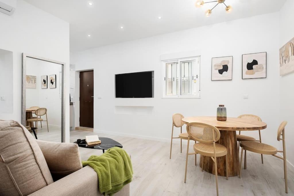 Newly Refurbished Modern 2-Bed Apartment In Heart Of Torremolinos Zewnętrze zdjęcie