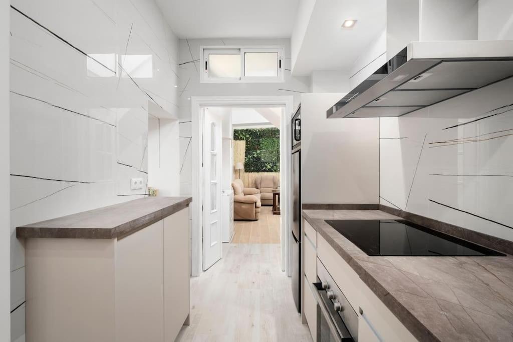 Newly Refurbished Modern 2-Bed Apartment In Heart Of Torremolinos Zewnętrze zdjęcie
